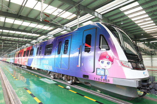 【工程地标】永乐国际F66铁路公司 成都轨道交通18号线“永乐国际F66号”主题列车 王富隆.JPG